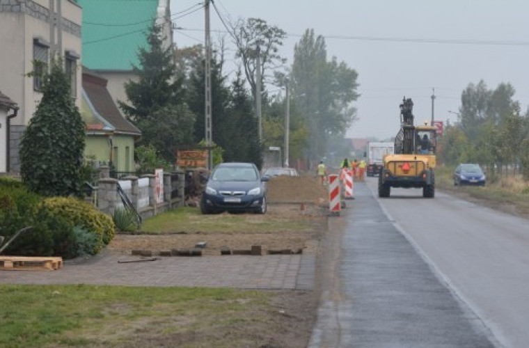 Budują ścieżkę przy Kozala. Są utrudnienia w ruchu  - Zdjęcie główne