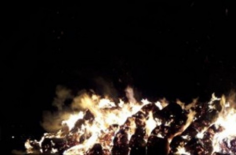 Nocna akcja gaszenia pożaru stogu. Pomógł dron - Zdjęcie główne