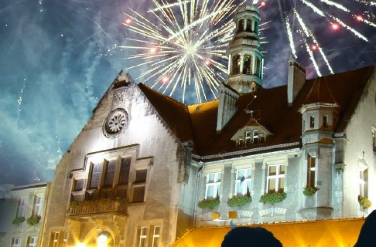 Krotoszyn. Sylwestrowy pokaz fajerwerków na Rynku - Zdjęcie główne