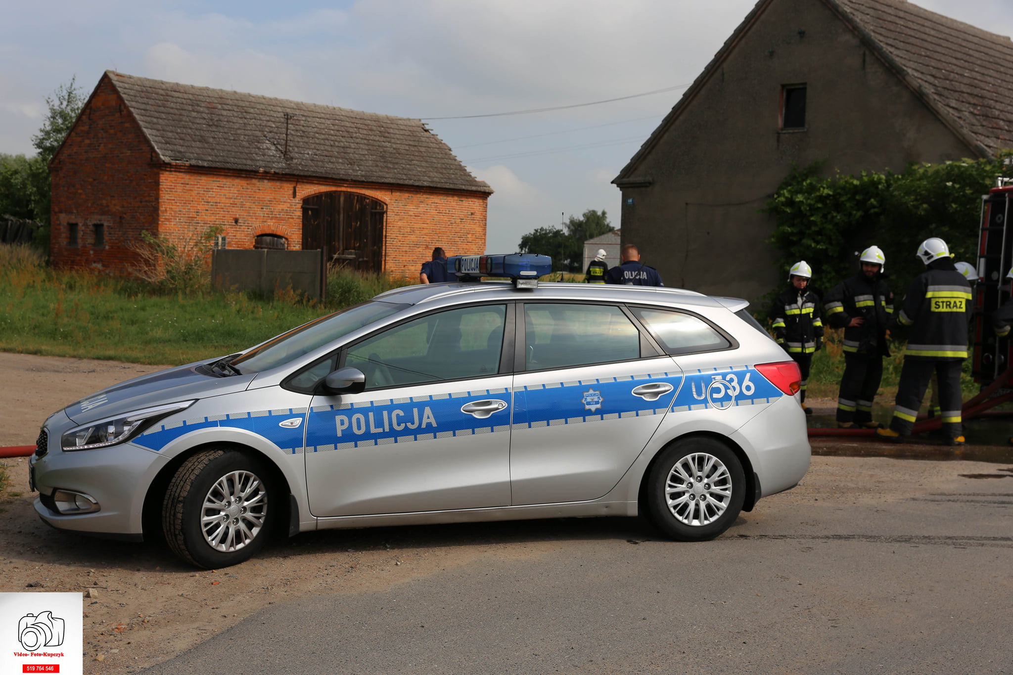 Pożar pustostanu i balotów słomy w Długołęce