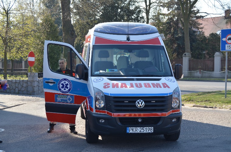 Koźmin Wlkp. Ratownicy kilkadziesiąt minut reanimowali rowerzystę - Zdjęcie główne