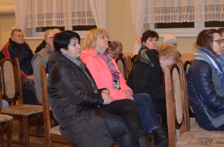 Konarzew. Potrzebny remont wejścia do świetlicy - Zdjęcie główne