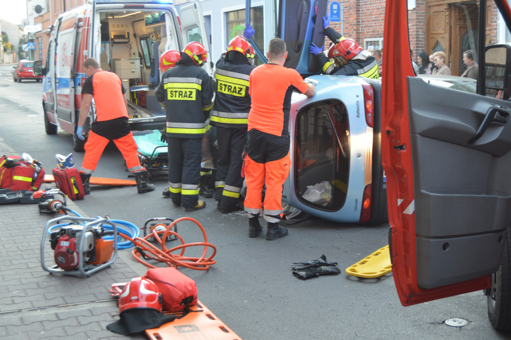 Wypadek na ul. Zdunowskiej w Krotoszynie - Zdjęcie główne