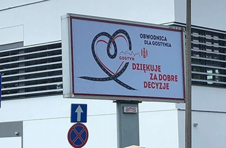 Za dołożenie kilkunastu milionów postawiono dla nich billboard - Zdjęcie główne