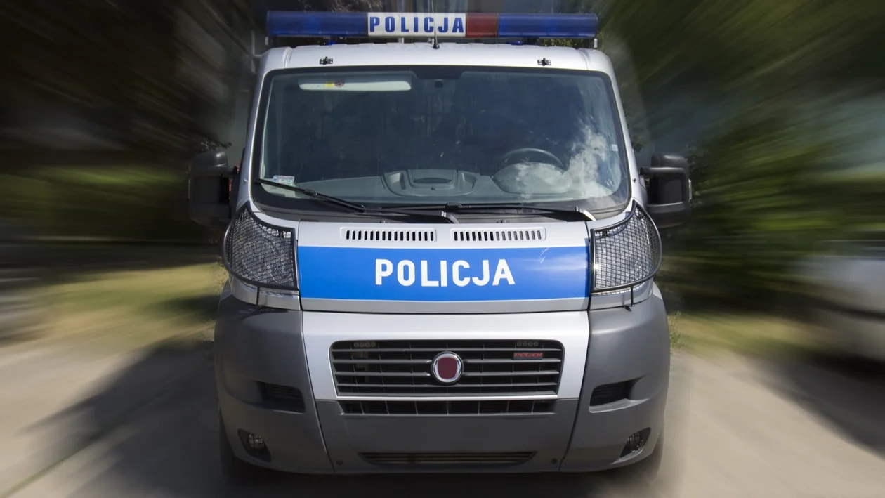 Kilkanaście radiowozów policji na drodze Jarocin - Krotoszyn. Szukali kierowcy - Zdjęcie główne