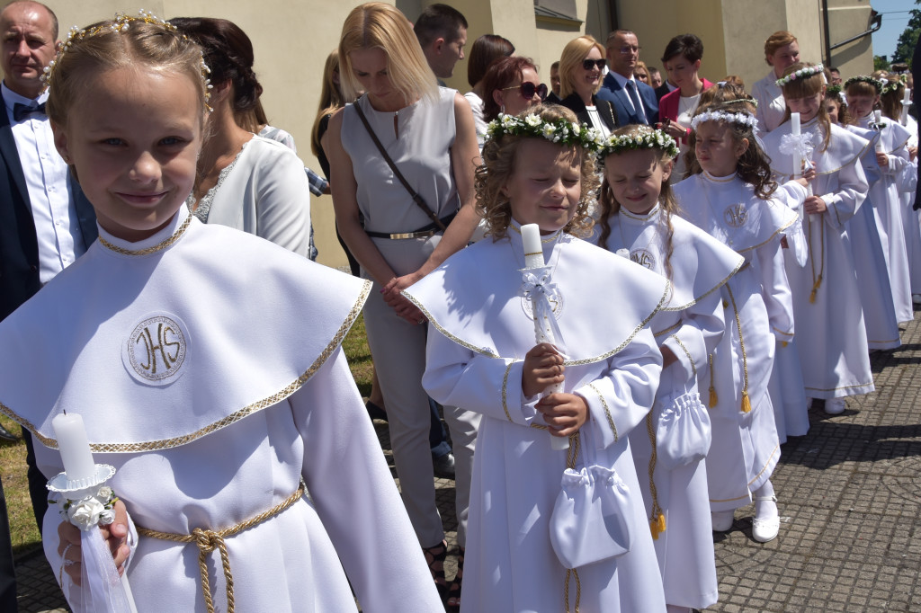 II część uroczystości I Komunii Św. w farze w Krotoszynie - Zdjęcie główne