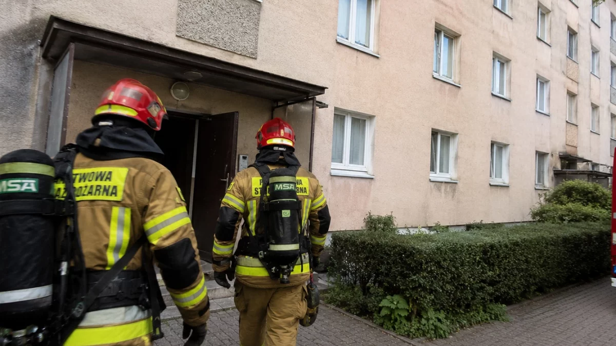 Czad pojawił się podczas upału. Czujka uratowała mieszkańców bloku