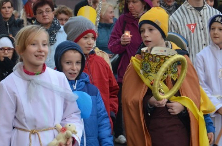 Marsz Świętych. Zobacz film  - Zdjęcie główne