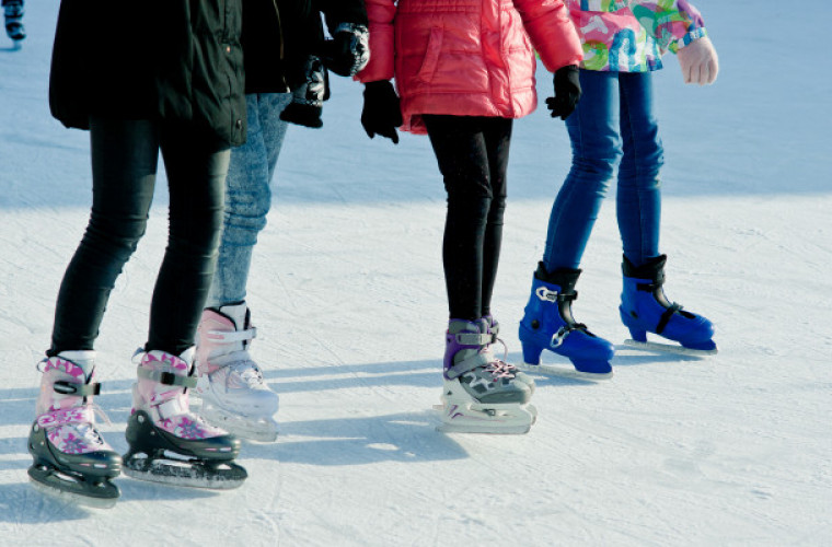 Krotoszyn. Można korzystać z lodowiska na Błoniach - Zdjęcie główne