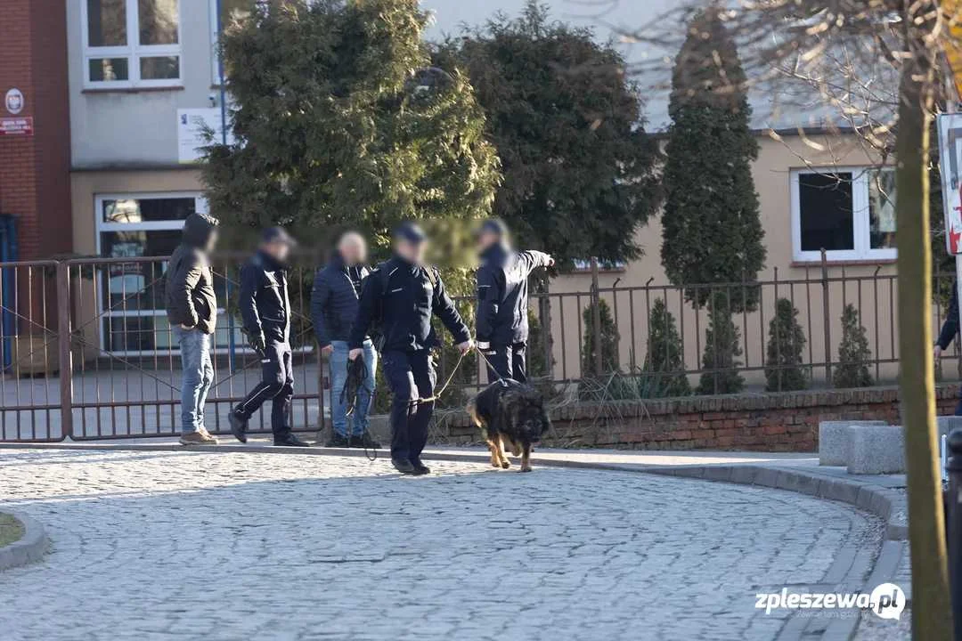 Brutalny mord. Dwie osoby zabite. Trzecia ranna. Policyjna obława w Pleszewie  