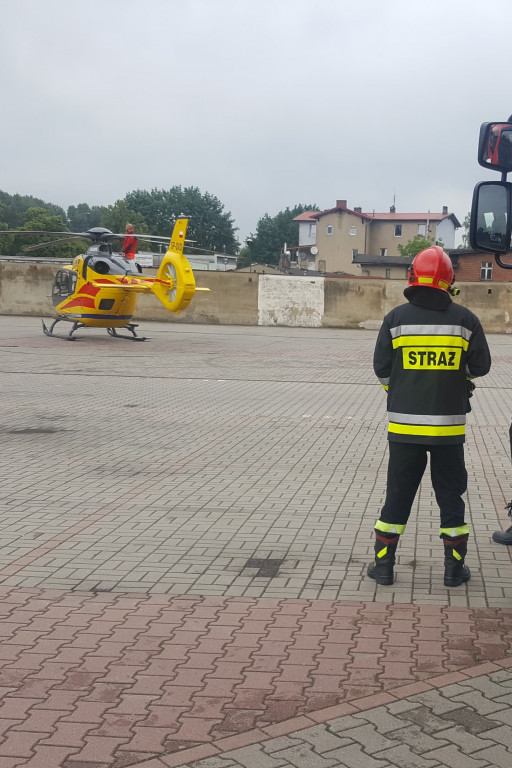 Śmigłowiec LPR na targowisku - Zdjęcie główne