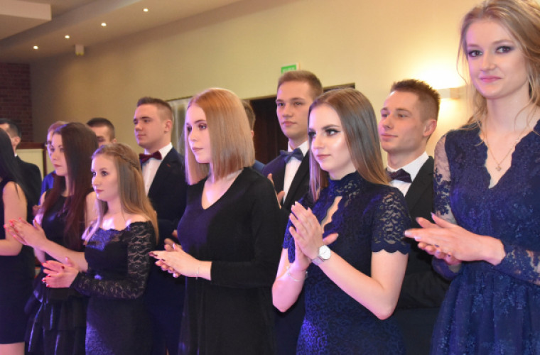 Tak się bawi młodzież na Studniówce ZSP nr 3 w Krotoszynie [ZDJĘCIA] - Zdjęcie główne