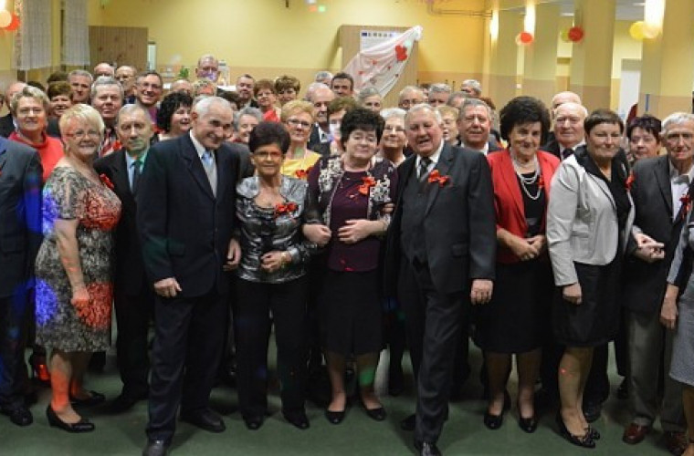 Seniorzy z Chwaliszewa bawili się w rytmie muzyki - Zdjęcie główne