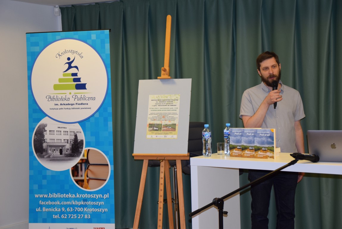 Na ścianie biblioteki publicznej w Krotoszynie powstał niezwykły mural z wizerunkiem patrona książnicy – Arkadego Fiedlera. 