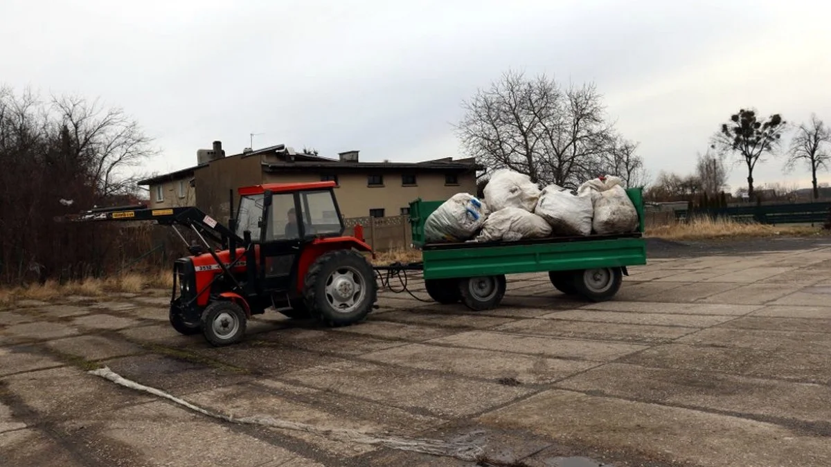 100 rolników z gminy Kobylin zadeklarowało, że odda folie. Odbierano je za darmo  - Zdjęcie główne
