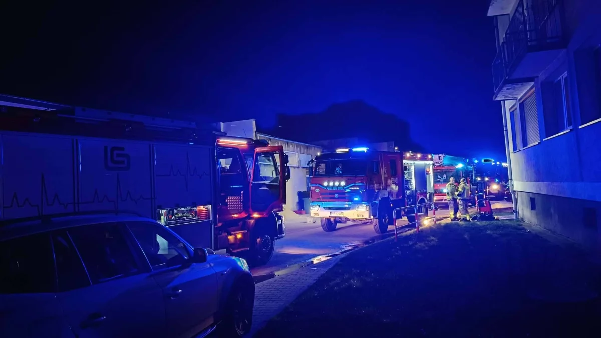 Koźmin Wlkp. Zadymienie w bloku i ewakuacja mieszkańców [ZDJĘCIA]