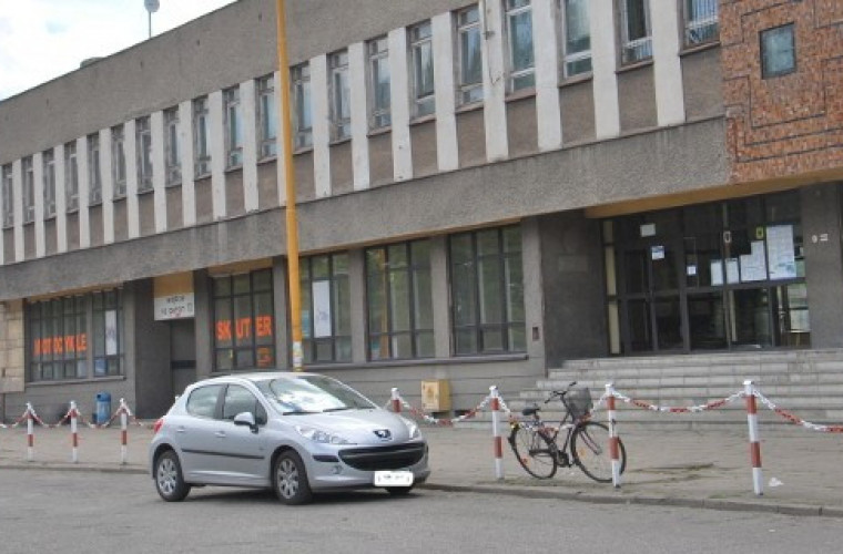 Krotoszyn. Odsłonięcie pamiątkowej tablicy przy PKP - Zdjęcie główne