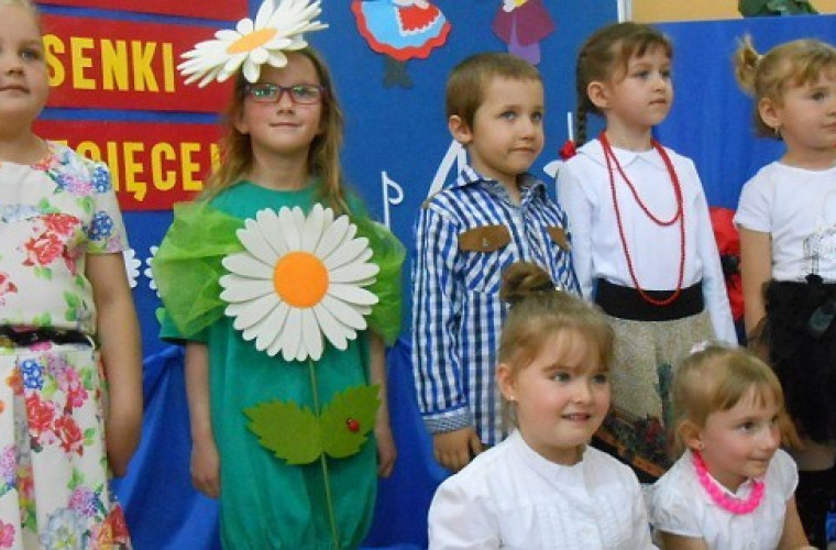 Dzieci z gminy Rozdrażew śpiewały po raz 12 - Zdjęcie główne