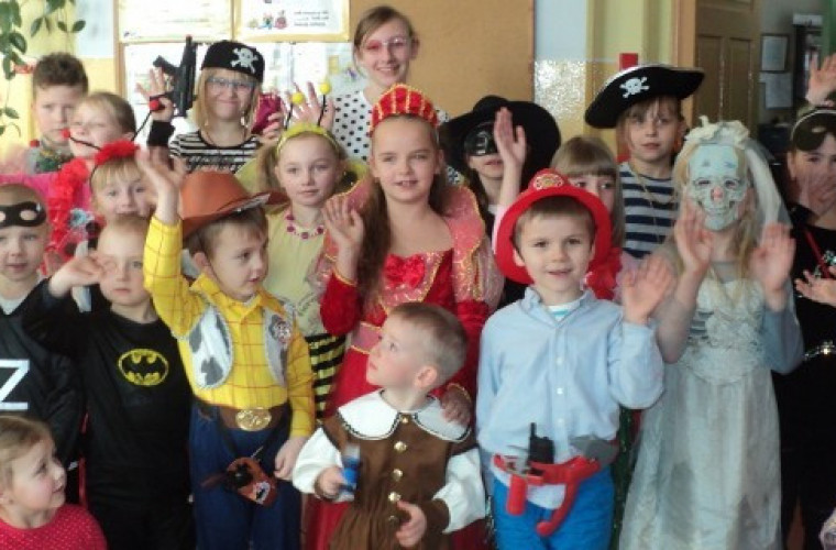 Dąbrowa: Batman, Zorro i plejada księżniczek [FOTO] - Zdjęcie główne