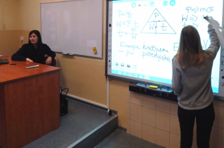 Sulmierzyce. Dwie tablice interaktywne dla szkoły - Zdjęcie główne