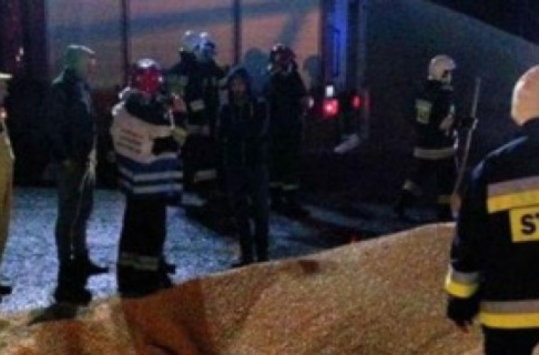 Zginął mężczyzna przysypany zbożem [ZDJĘCIA] - Zdjęcie główne