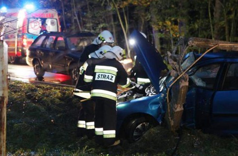 Wypadek na DK 36. Kobieta zakleszczona w samochodzie [FOTO] - Zdjęcie główne