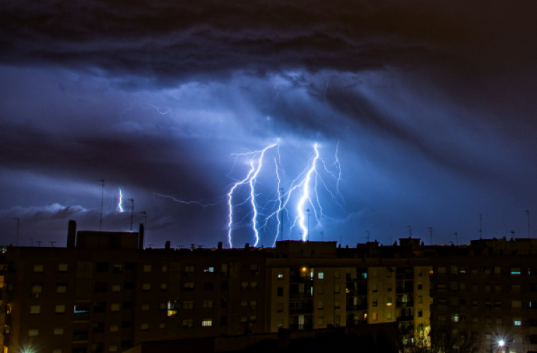 [OSTRZEŻENIE] Burze z gradem - Zdjęcie główne