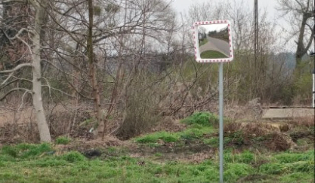 Kobylin. Zamontowali lustro. Będzie bezpieczniej - Zdjęcie główne