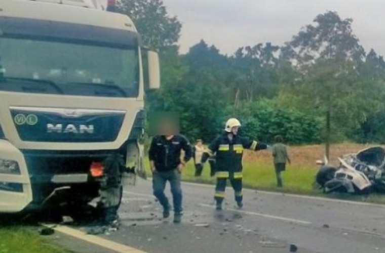 Zderzenie na DK 12. Droga zablokowana. Na miejsce wezwano ratowników chemicznych - Zdjęcie główne