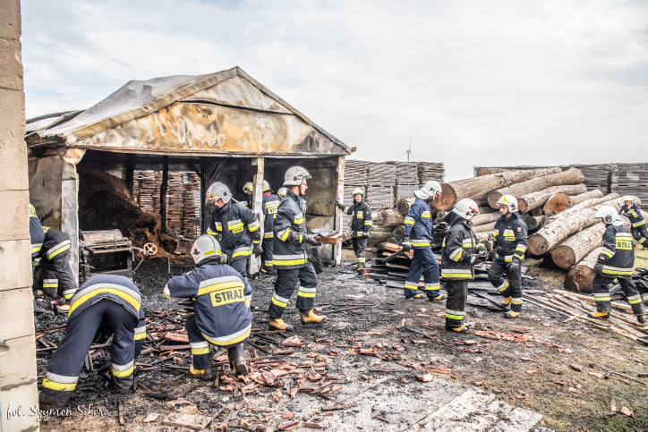 Pożar zakładu stolarskiego w Gałązkach