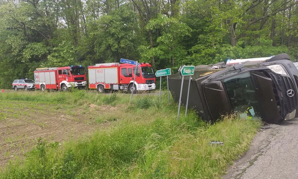 Wypadek w Biadkach. Dwie osoby ranne [ZDJĘCIA] - Zdjęcie główne