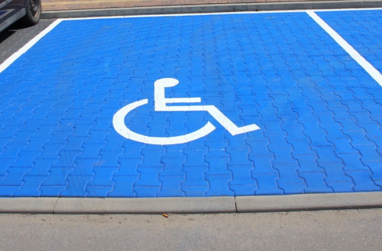 Sulmierzyce. Przy SDK będzie parking dla niepełnosprawnych - Zdjęcie główne