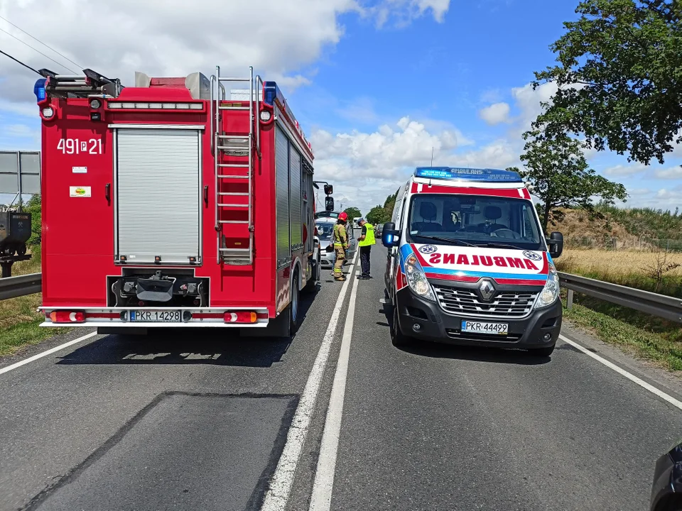 Wypadek na trasie Krotoszyn - Koźmin Wlkp. Ranne matka z córką [ZDJĘCIA] - Zdjęcie główne