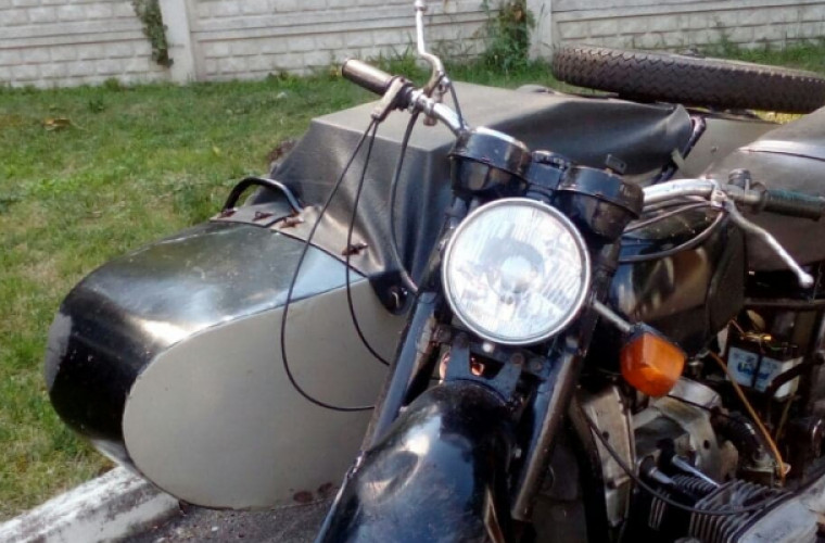 Krotoszyn. Motocykl przygniótł mężczyznę. Ojciec wezwał pomoc - Zdjęcie główne