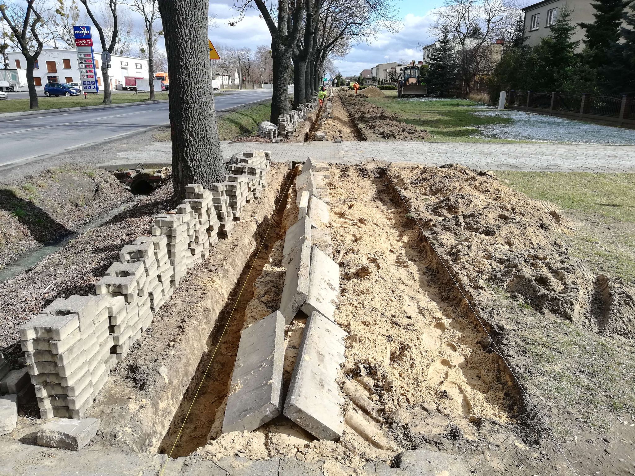 Nowy chodnik przy krajówce w Kuklinowie