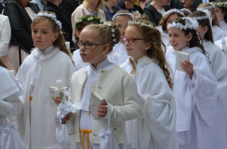 Koźmin Wlkp. I Komunia Święta w parafii św. Wawrzyńca [ZDJĘCIA] - Zdjęcie główne