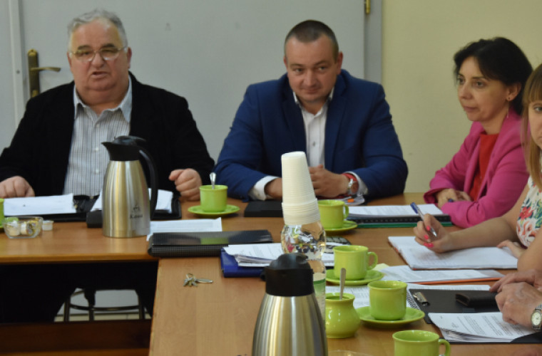 Kobylin: Tu obcięli, tam dodali. Ile będzie zarabiał burmistrz? - Zdjęcie główne