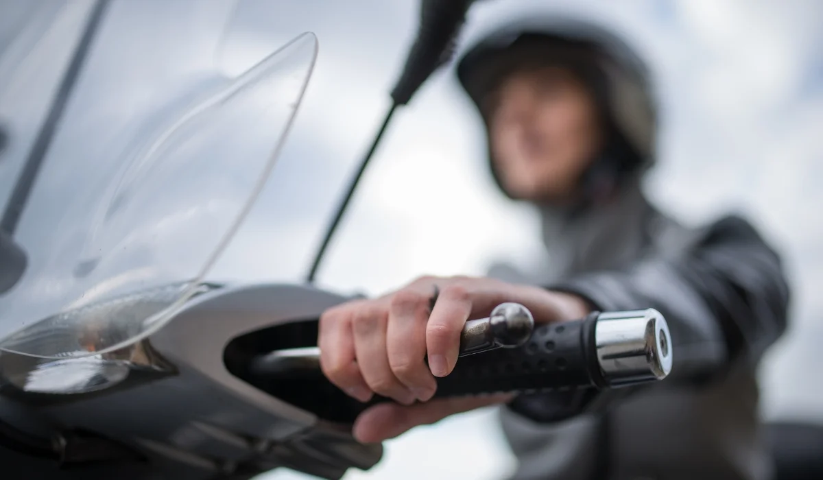 Biadki. Policjanci zatrzymali pijanego motorowerzystę - Zdjęcie główne