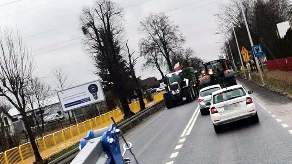 "Jest bardzo źle" - mówią protestujący rolnicy. Wyjechali na drogi krajowe [ZDJĘCIA] - Zdjęcie główne