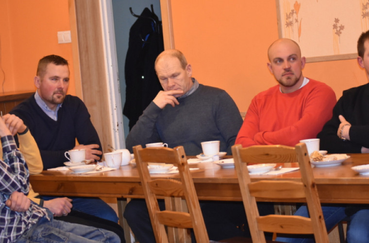 Mieszkaniec: Żona idąc do kościoła musi przejść przez bajoro - Zdjęcie główne