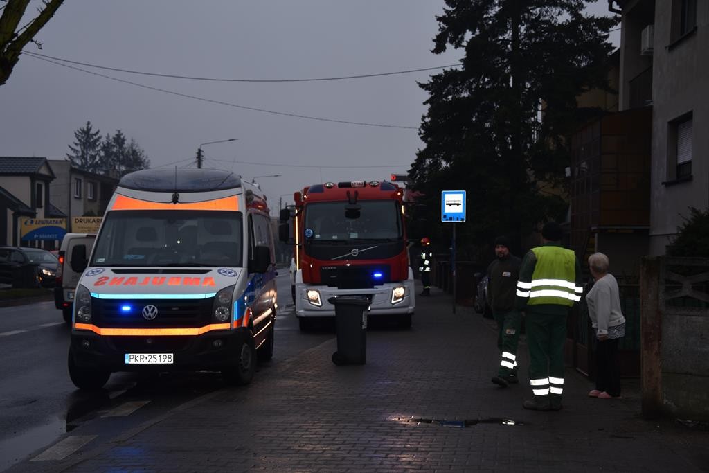 Interwencja straży i policji na Koźmińskiej w Krotoszynie. - Zdjęcie główne