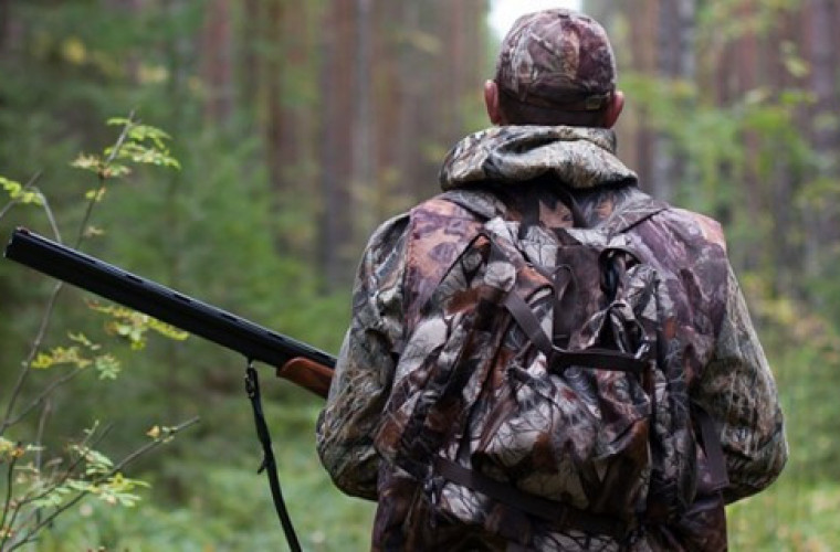 Zduny. Uwaga ! Myśliwi i spłoszona zwierzyna ! - Zdjęcie główne
