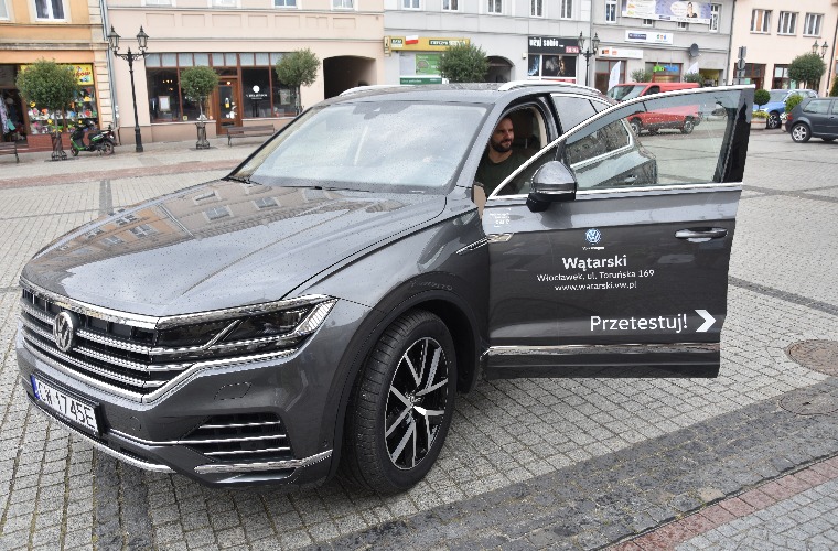 Krotoszyn: Rodzina Góralskich odebrała kluczyki do luksusowego Volkswagena - Zdjęcie główne