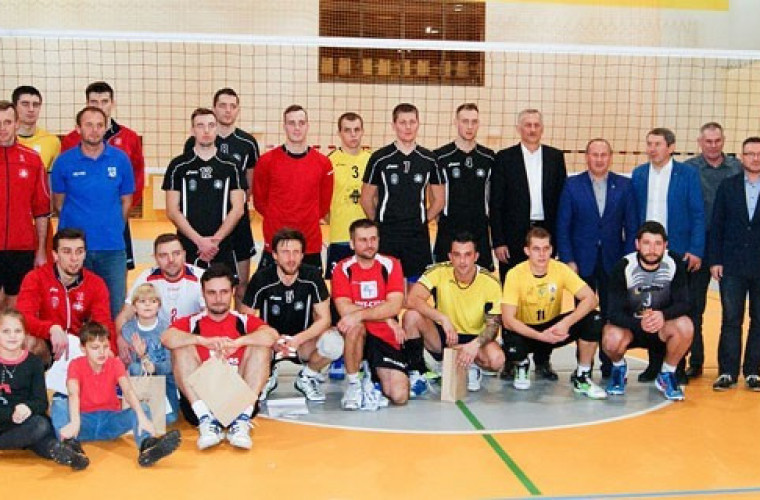 Mecz siatkówki pomiędzy drugoligowymi Wilkami Wilczyn a Dream Team Krotoszyn - Zdjęcie główne