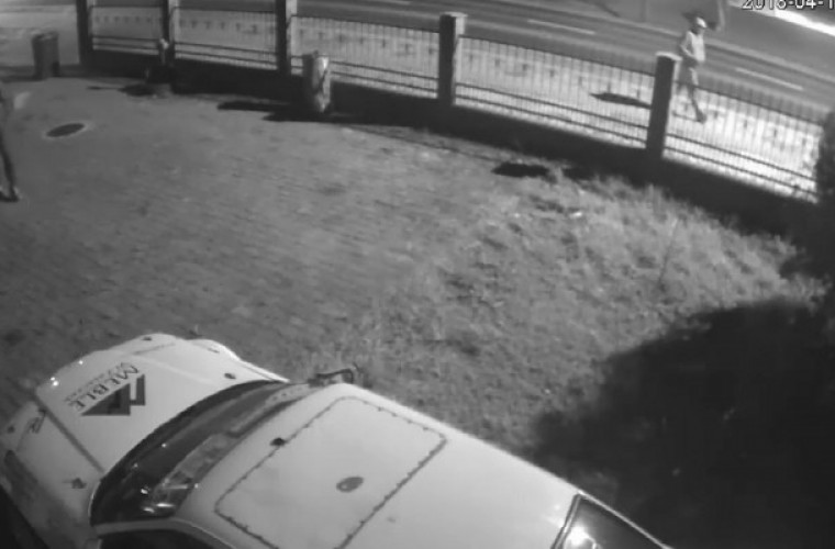 Krotoszyn. Kradzież Mercedesa S500 [NAGRANIE Z MONITORINGU] - Zdjęcie główne