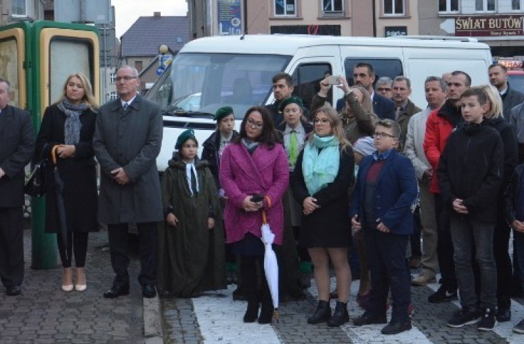 Koźmin Wlkp. Odsłonili tablicę burmistrza Janusza Podlewskiego [ZDJĘCIA] - Zdjęcie główne