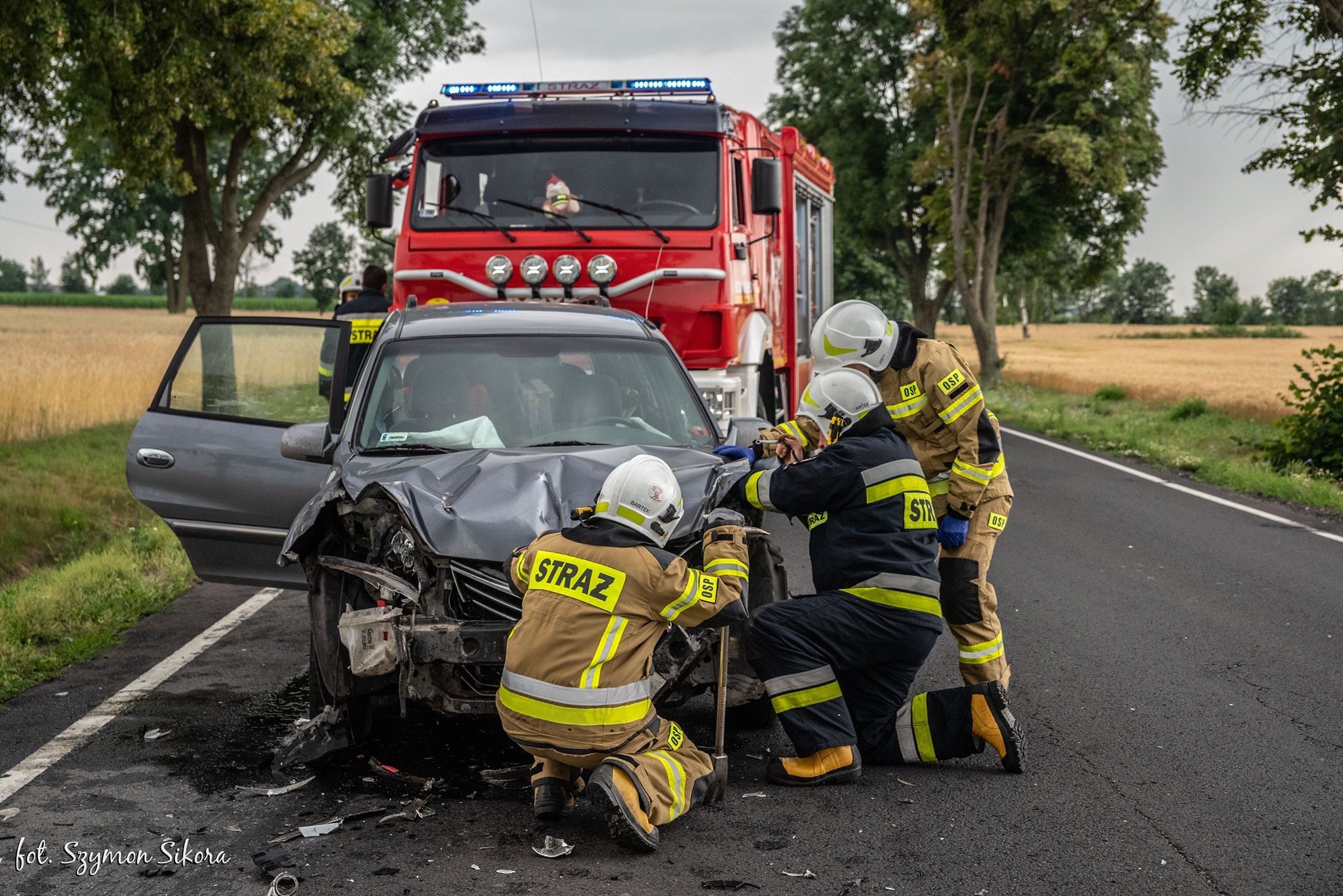 Gm. Koźmin Wlkp. Zderzenie samochodu osobowego z ciągnikiem [ZDJĘCIA] - Zdjęcie główne