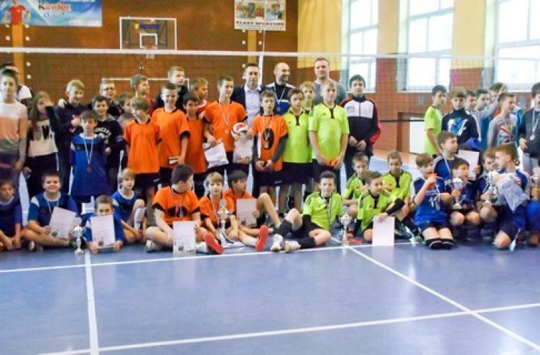 Drugi noworoczny turniej minisiatkówki chłopców rozegrano w SP nr 8 w Krotoszynie - Zdjęcie główne