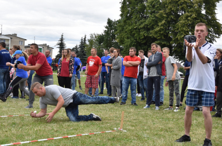 Kobylin: Rzucali jajkiem i gumofilcem. Która miejscowość wygrała? - Zdjęcie główne