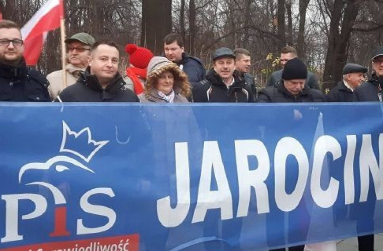 Działacze PiS-u jadą do Warszawy na obchody rocznicy stanu wojennego  - Zdjęcie główne